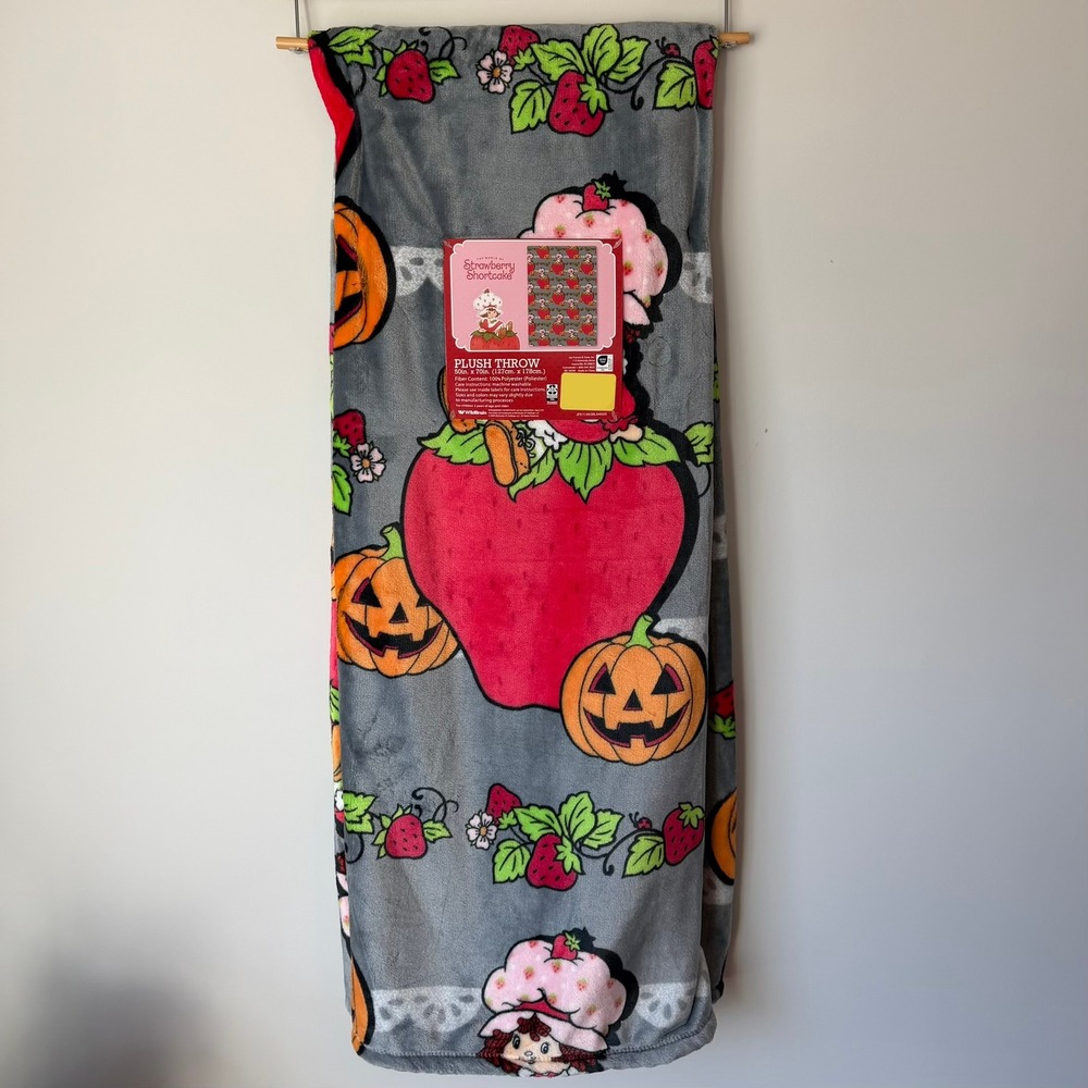 New Strawberry Shortcake 50x70 Halloween Grey Throw Blanket Pumpkin Cute